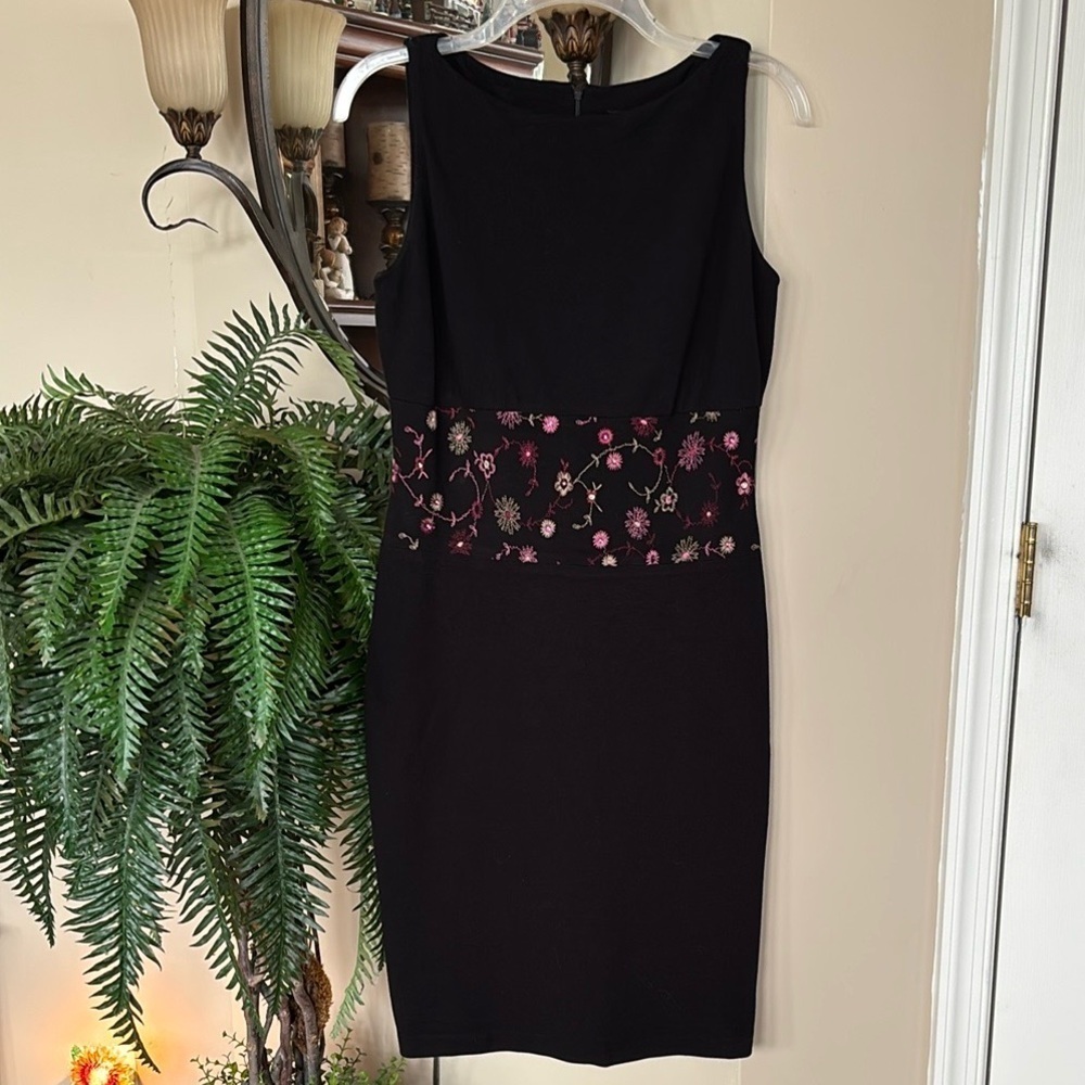Laundry by Shelli Segal Black Sleeveless Dress w/ Embroidered Pink Floral Waist